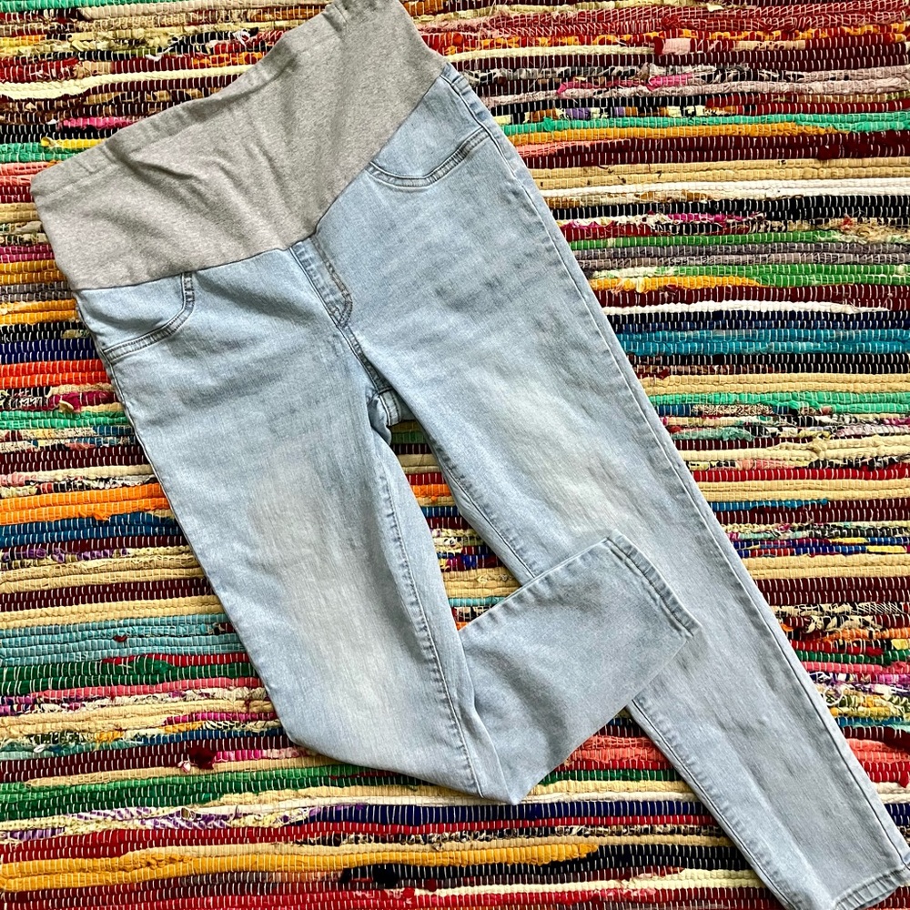 SHEIN ~ Light wash skinny maternity jeans